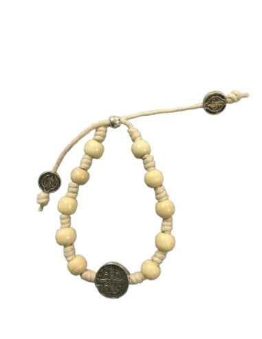 Pulsera artesanal hecha a mano Tres Medallas San Benito Marfil