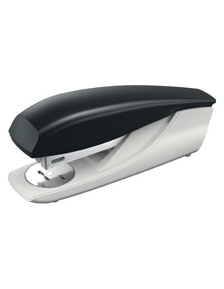 Grapadora Petrus 235 Color Negro Capacidad 20 Hojas Usa Grapas 22/6 24/6 Y 26/6