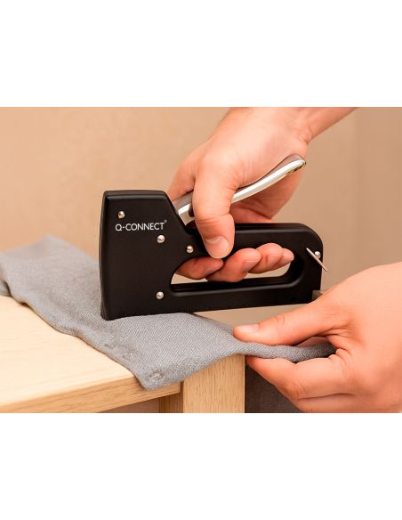 Grapadora Q-Connect Clavadora Manual Ligera Con Cuerpo De Plastico Resistente Color Negro Usa Grapas 23/6-8