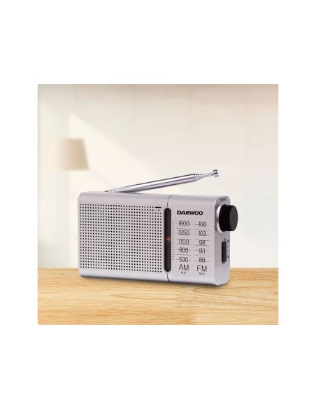 Radio Portatil Daewoo Am/Fm Antena Telescopica Auriculares Incluidos Jack 3.5 Mm Color Plata